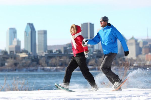 couple snowshoeing in the city 