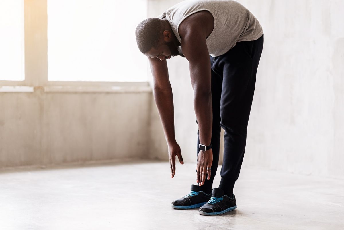 The forward fold stretch: the perfect exercise if you work at a desk all  day