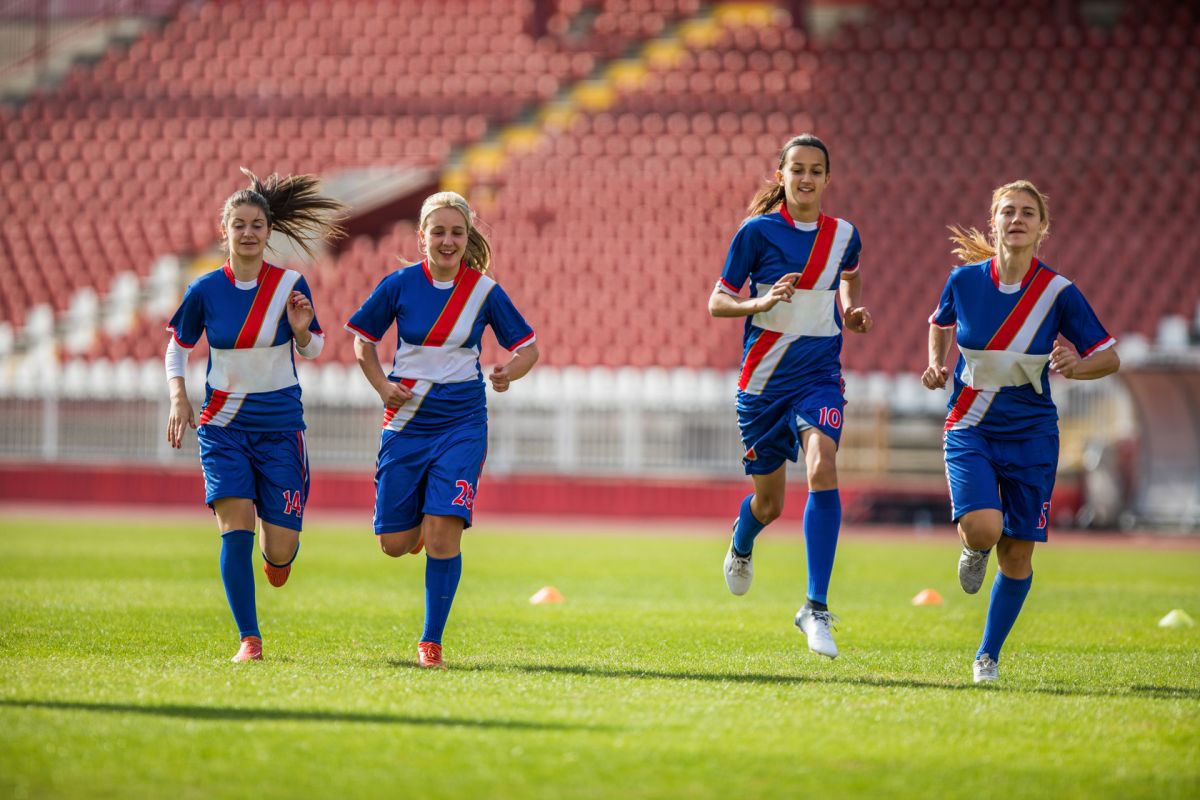 Useful exercises from the revolutionary FIFA 11  warm up program | Lifemark