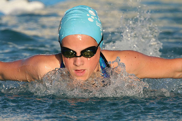 woman swimming in butterfly style