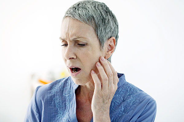 woman with sore jaw woman with sore jaw