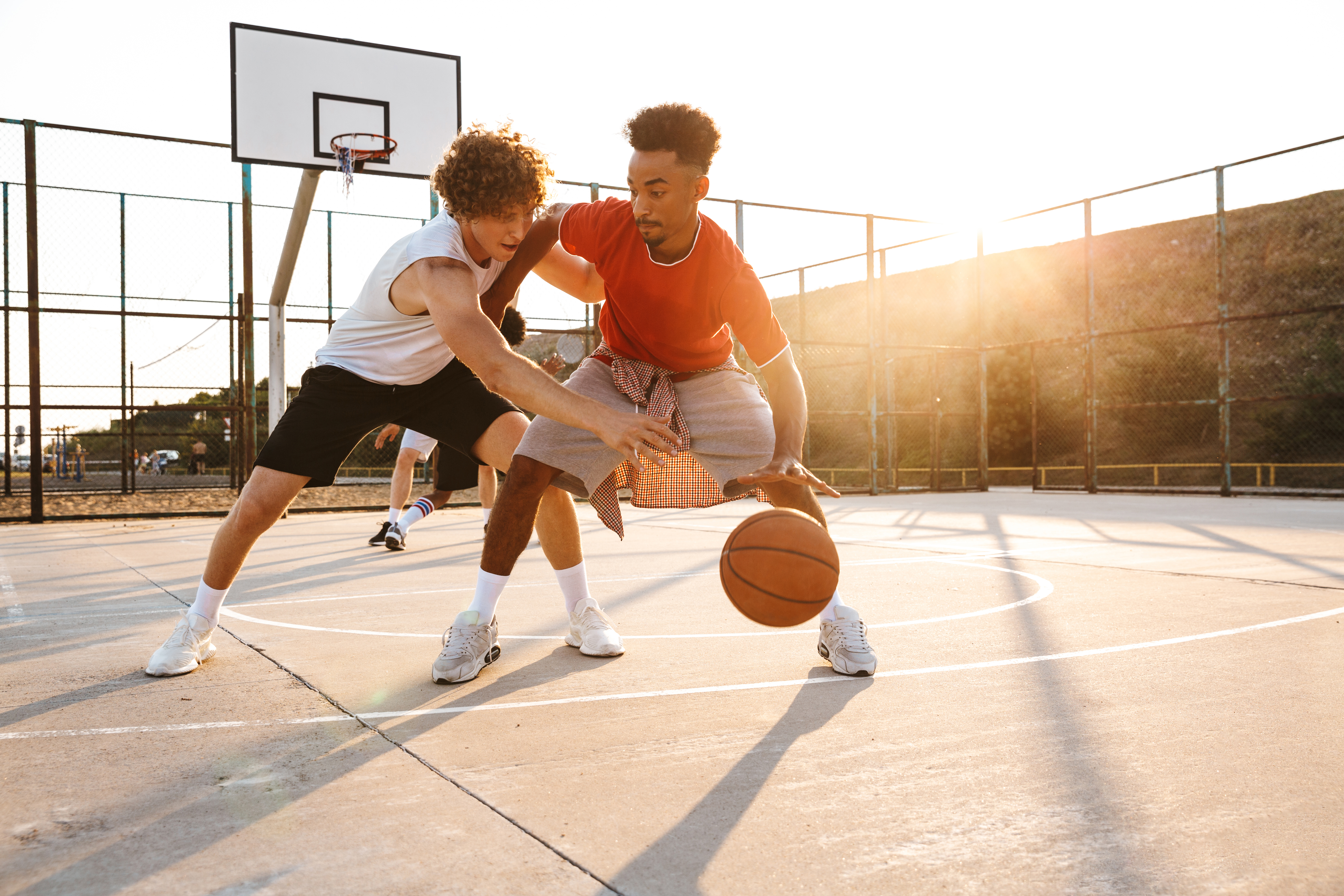 2 friends playing basketball with strong knees