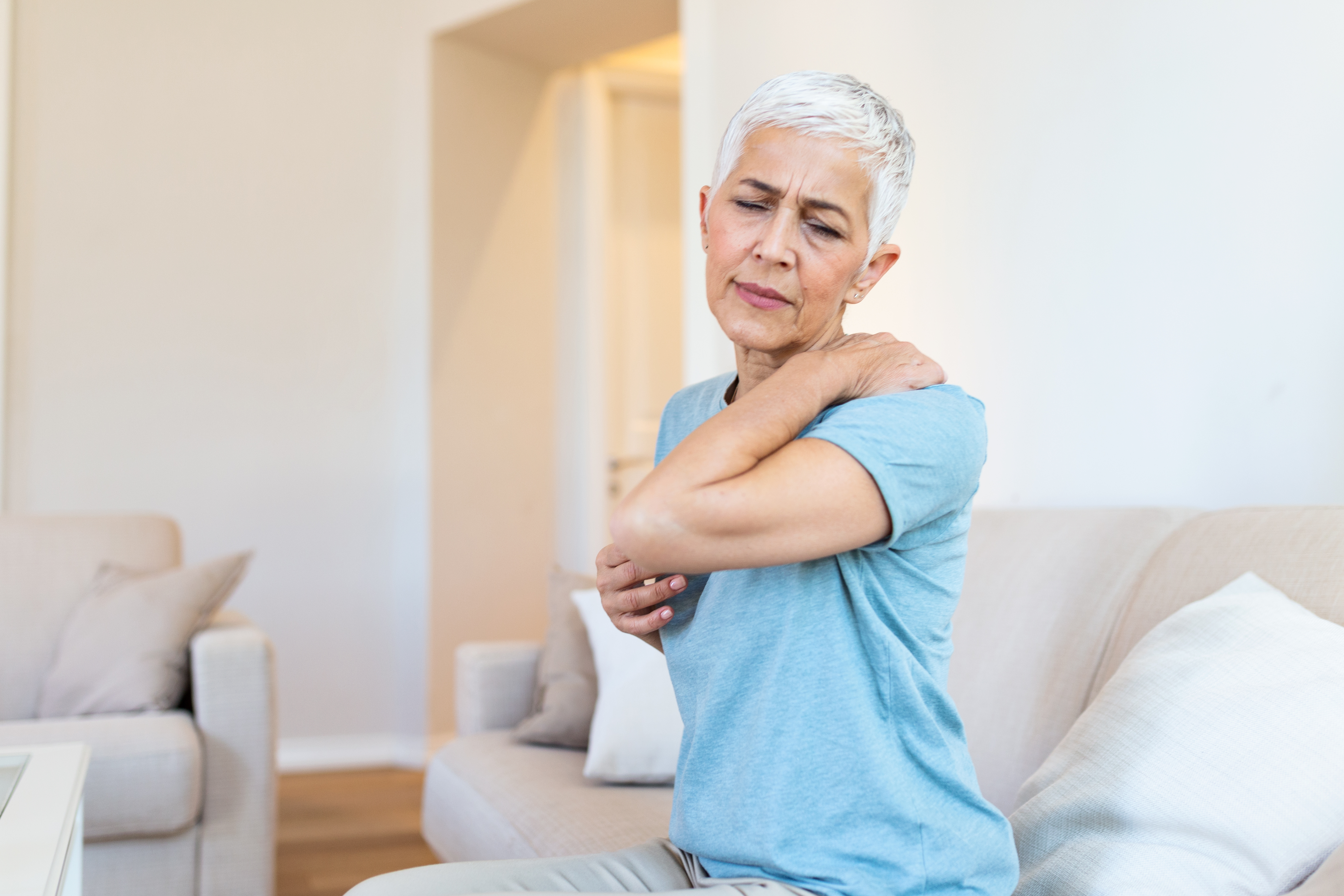 Senior woman with frozen shoulder experiencing stiffness and pain